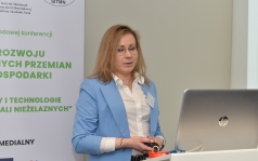 KIERUNKI ROZWOJU I REINDUSTRIALNYCH PRZEMIAN POLSKIEJ GOSPODARKI
