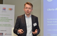 KIERUNKI ROZWOJU I REINDUSTRIALNYCH PRZEMIAN POLSKIEJ GOSPODARKI