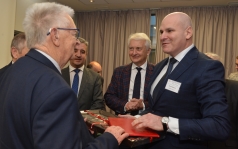 KIERUNKI ROZWOJU I REINDUSTRIALNYCH PRZEMIAN POLSKIEJ GOSPODARKI
