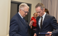 KIERUNKI ROZWOJU I REINDUSTRIALNYCH PRZEMIAN POLSKIEJ GOSPODARKI