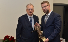 KIERUNKI ROZWOJU I REINDUSTRIALNYCH PRZEMIAN POLSKIEJ GOSPODARKI